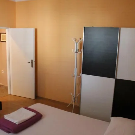 Apartment Milivoj Custic *